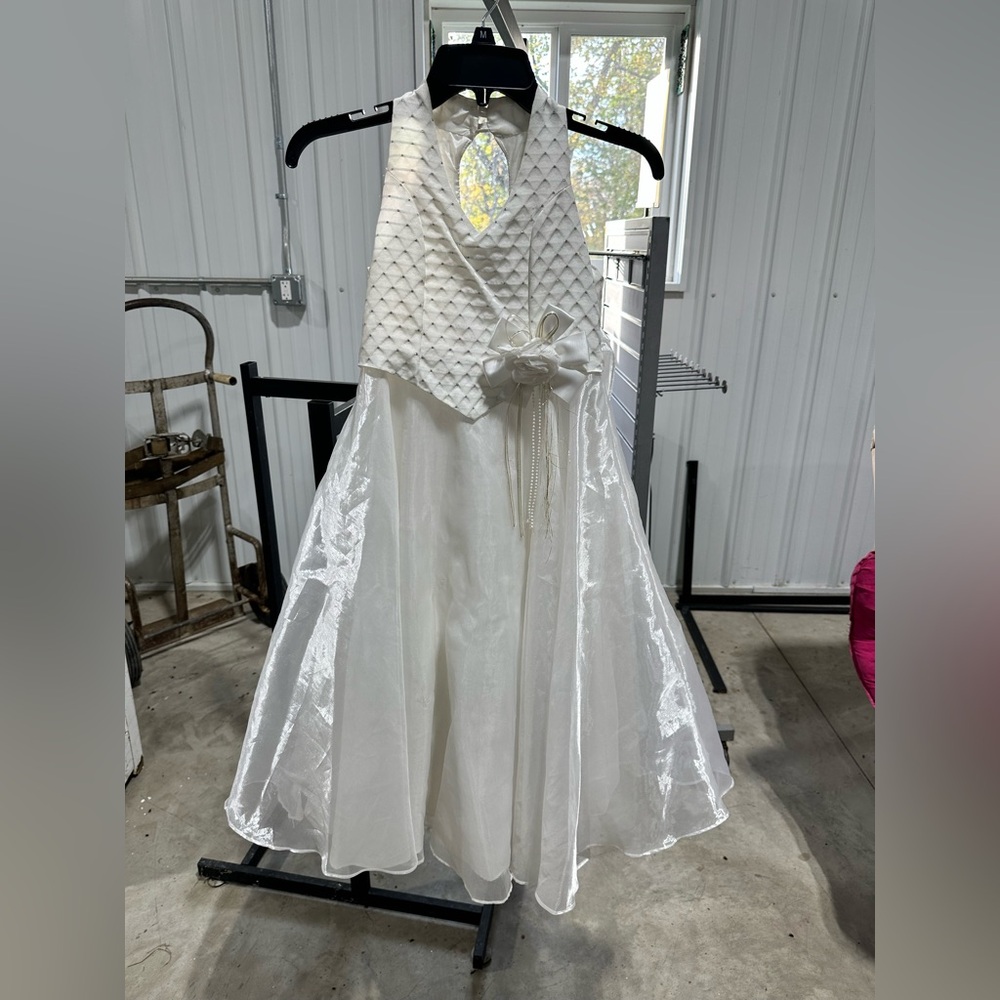 Young girls white dress! Perfect for a Halloween costume or something fun!
